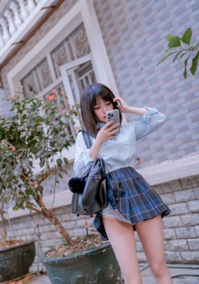 电影春潮烂漫海棠红